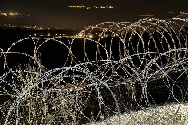 La ministra Robles visita a los soldados de la Brigada X en Líbano