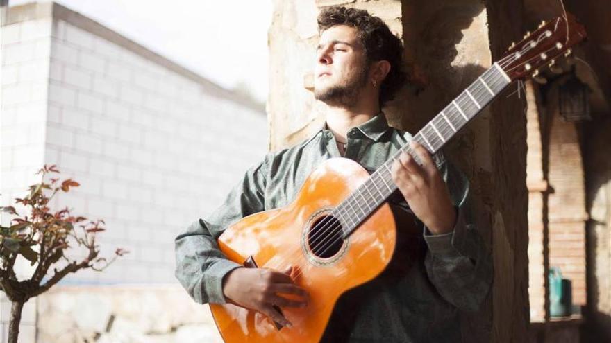 Rodrigo Fernández, guitarrista: &quot;Las historias vienen sin quererlas, las da el tiempo y la vida&quot;