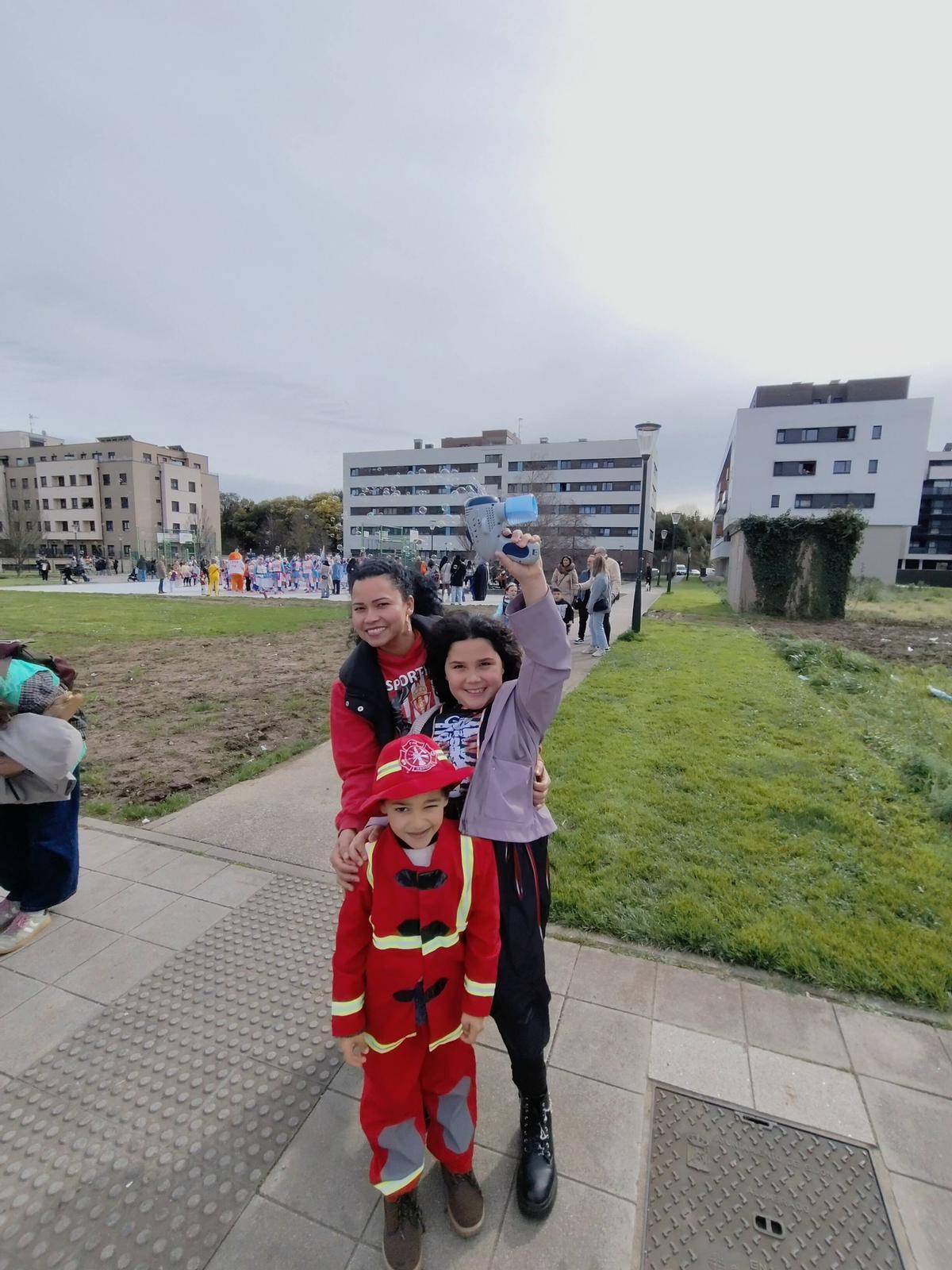 Los desfiles de Antroxu en Nuevo Roces y El Coto, en imágenes