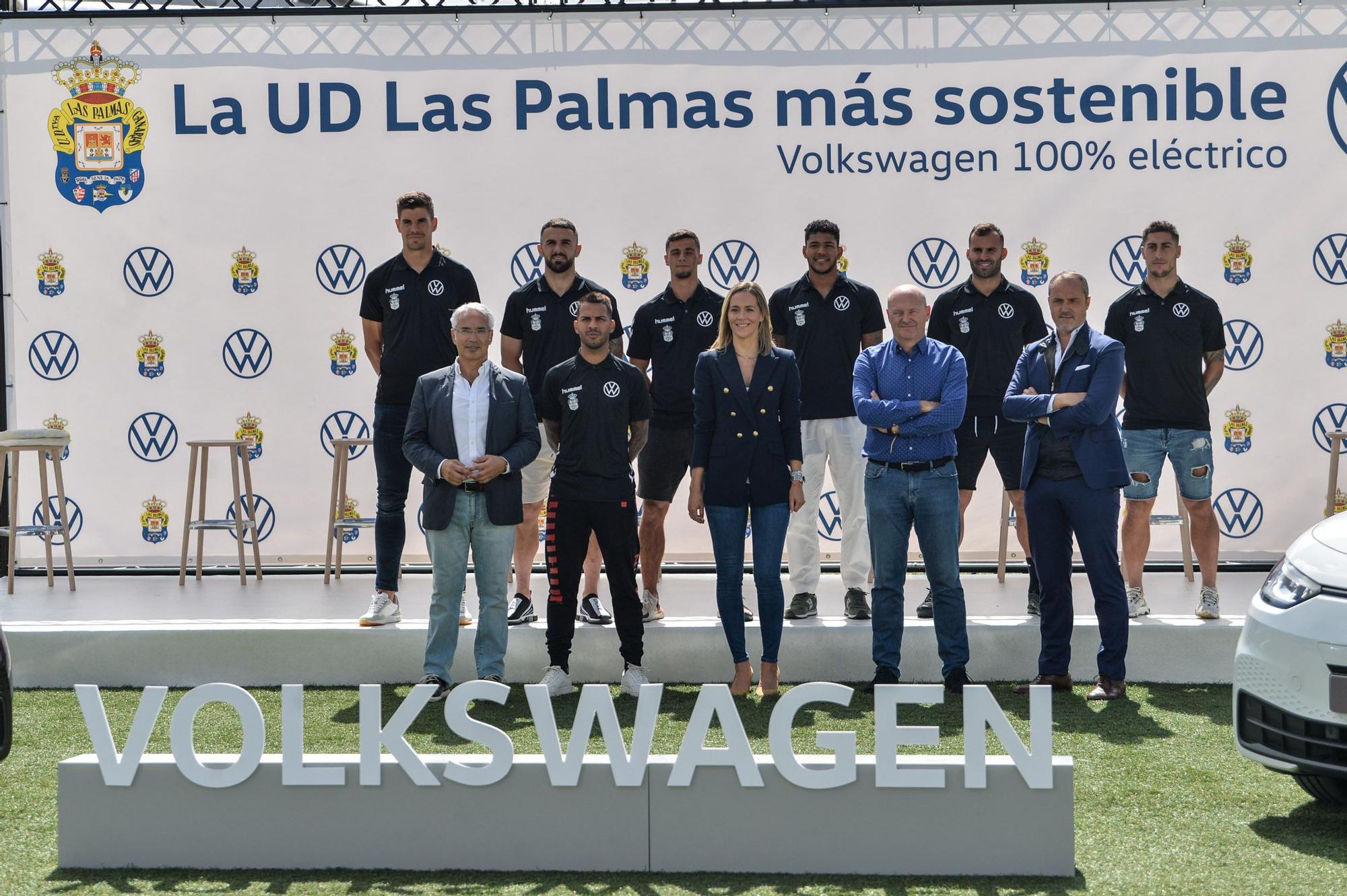 La UD Las Palmas recibe la nueva flota de coches eléctricos Volkswagen ID.3