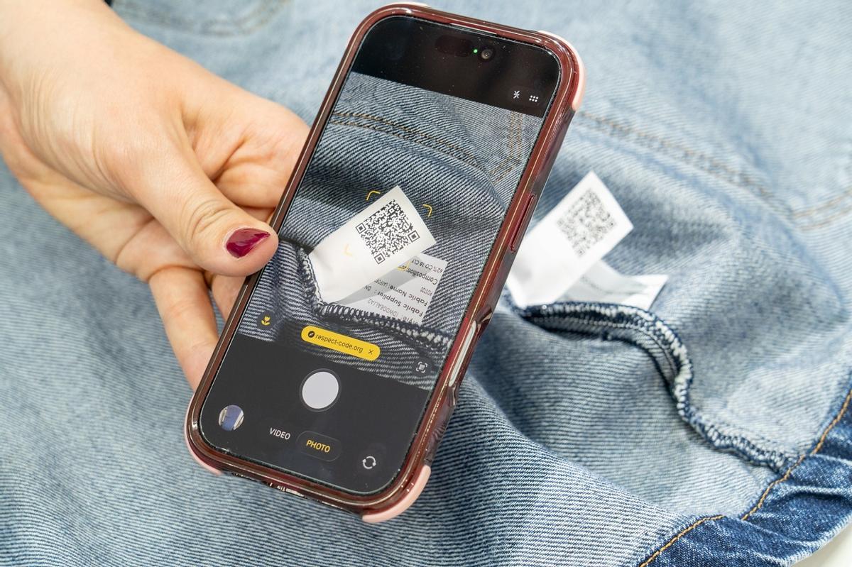 Cada prenda tendrá un pasaporte digital para comprobar su huella ecológica a partir de 2027