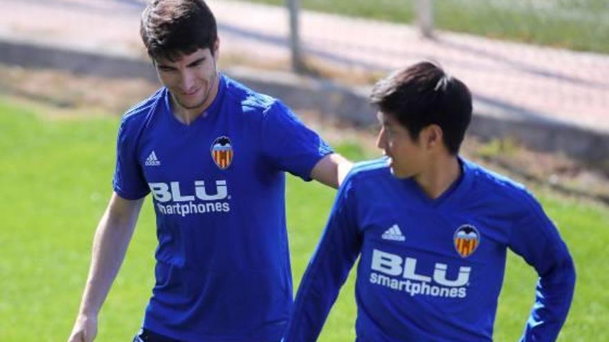 Carlos Soler y Kang In, ayer en el entrenamiento.