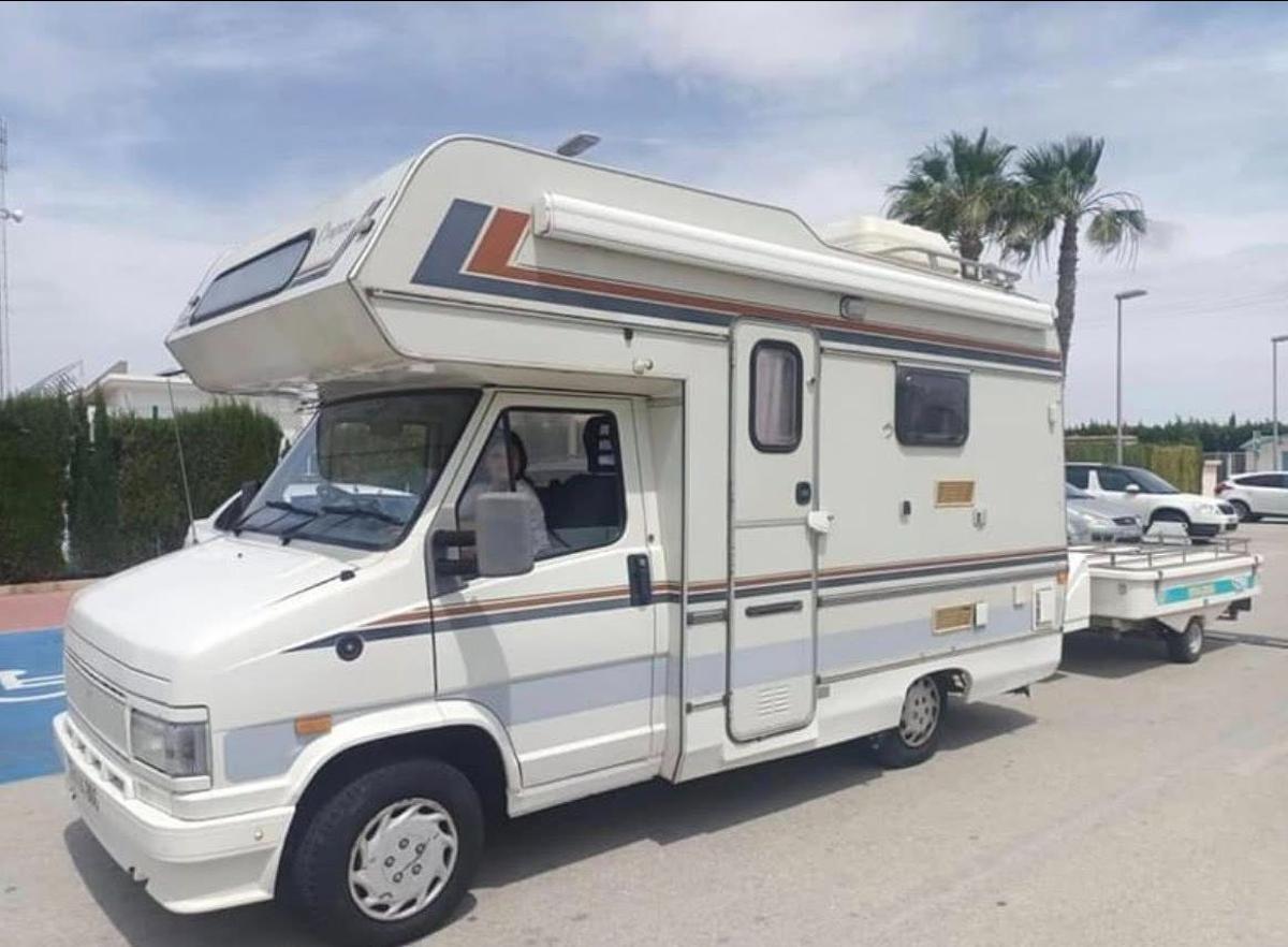 Autocaravana que se alquila por 1.300 euros en Ibiza.