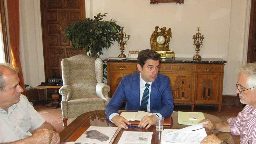 Fagúndez, reunido con Antonio Gallego y Pedro Lucas del Teso.