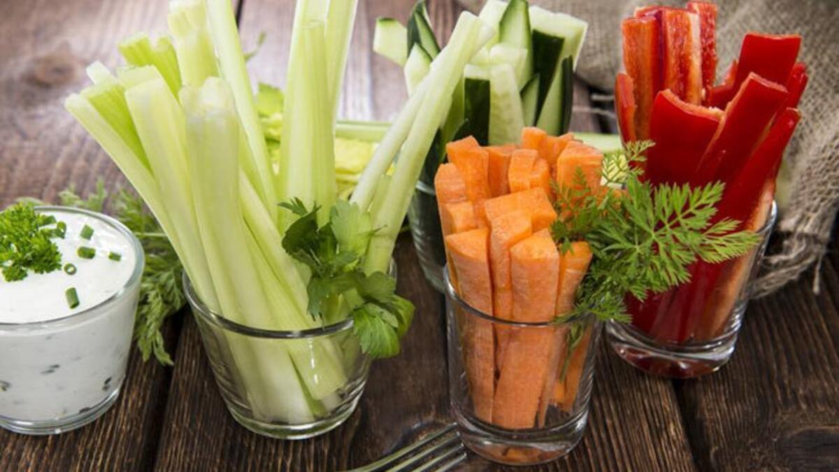 ¿Eres de los que picas entre horas? Aquí tienes una lista con los snacks más saludables