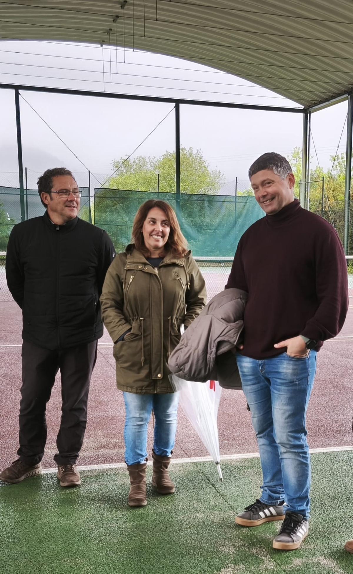 Pablo Orge, Raquel Villaverde y Manu Lourenzo en las pistas de A Montesiña.