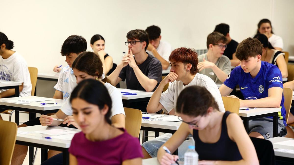 EXAMENES DELA PAU SELECTIVIDAD EN LA UNIVERSIDAD DE ZARAGOZA, FACULTAD DE EDUCACION, PAU, EVAU, ESTUDIANTES, PRUEBA DE ACCESO A LA UNIVERSIDAD