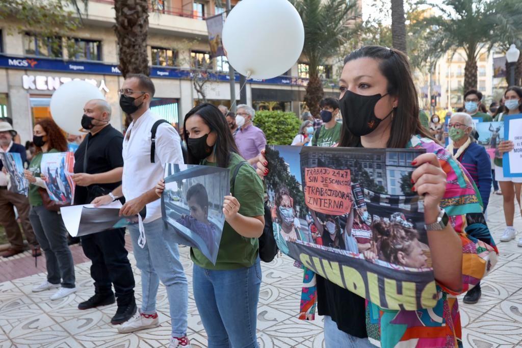 Manifestación en el centro de Alicante en contra de la pobreza