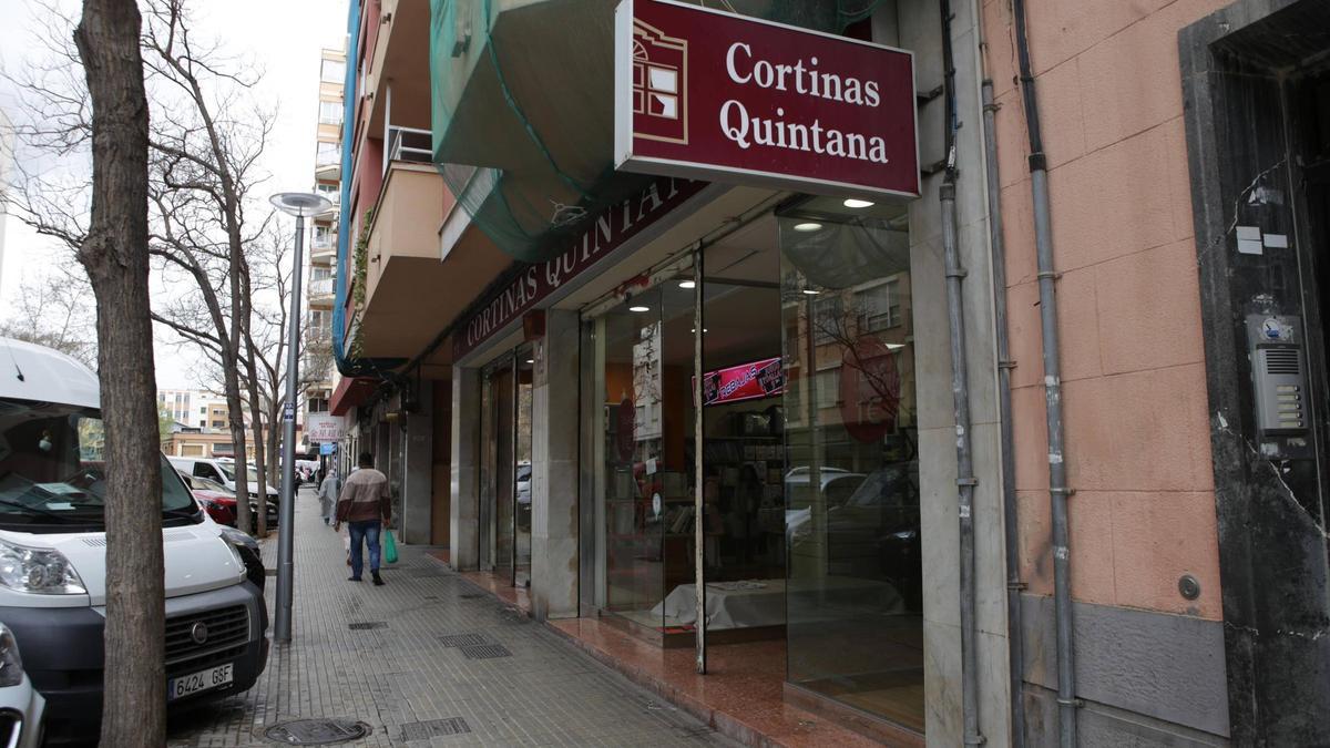 La tienda de Cortinas Quintana que cierra en Pere Garau.