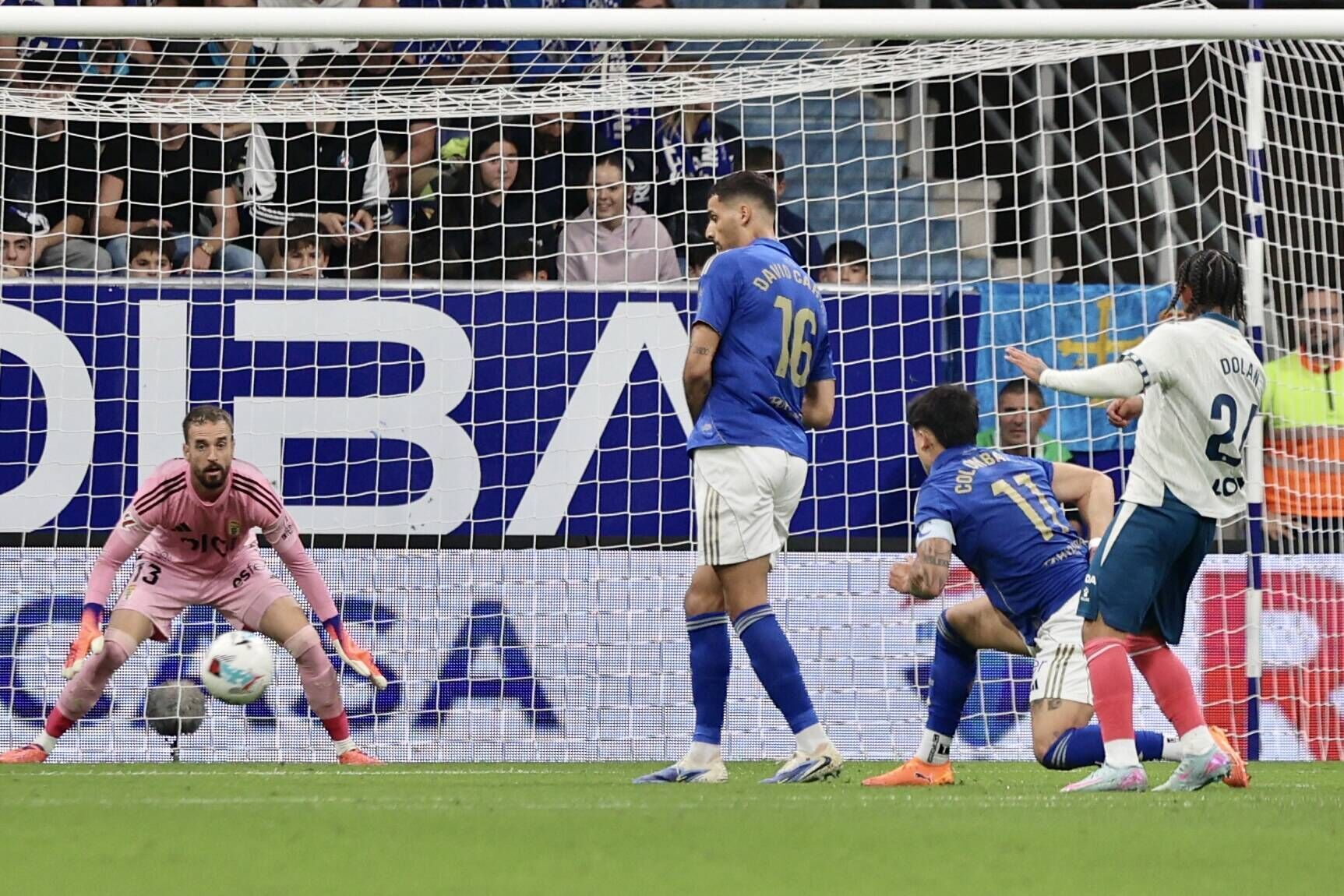Todas las IMÁGENES del reestreno de Carrión con el Oviedo, con derrota ante el Espanyol 