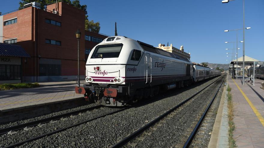 Un tren en la estación del Carmen.