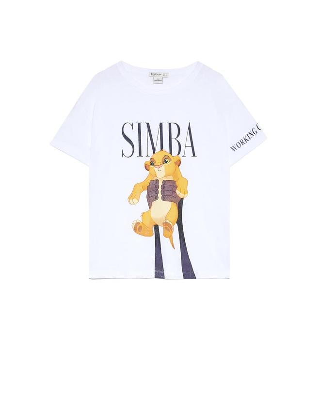 Camiseta de Stradivarius inspirada en la película de Disney 'El Rey León'