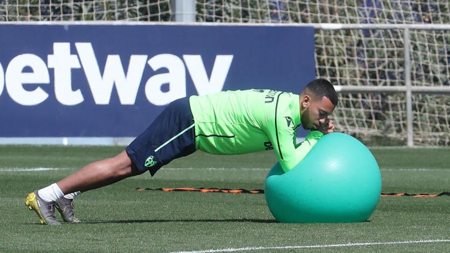 Rubén Vezo podrá jugar el derbi en Mestalla