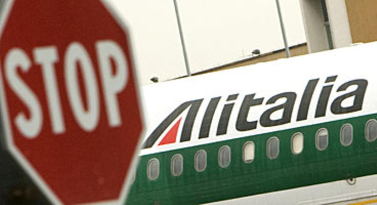 Un avió d’Alitalia, aturat a l’aeroport romà de Fiumicino.
