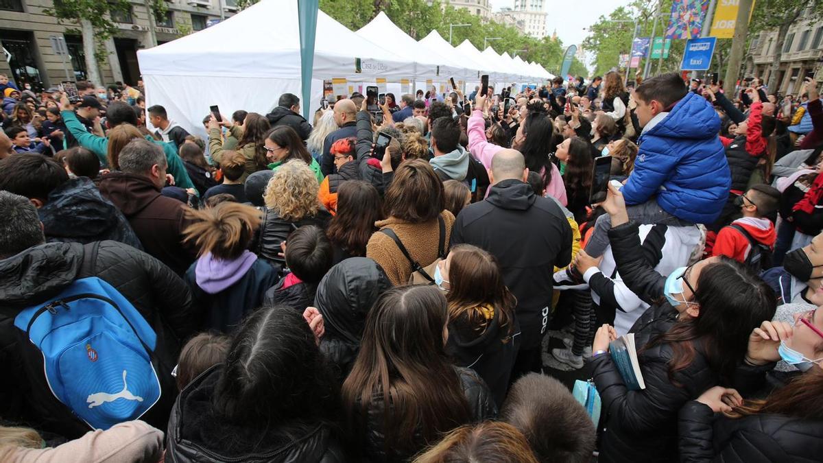 Sant Jordi Lleno en Pg de Gracia Yosoyplex Youtuber