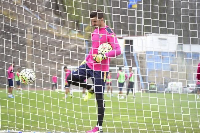 Entrenamiento de la UD Las Palmas en Barranco ...