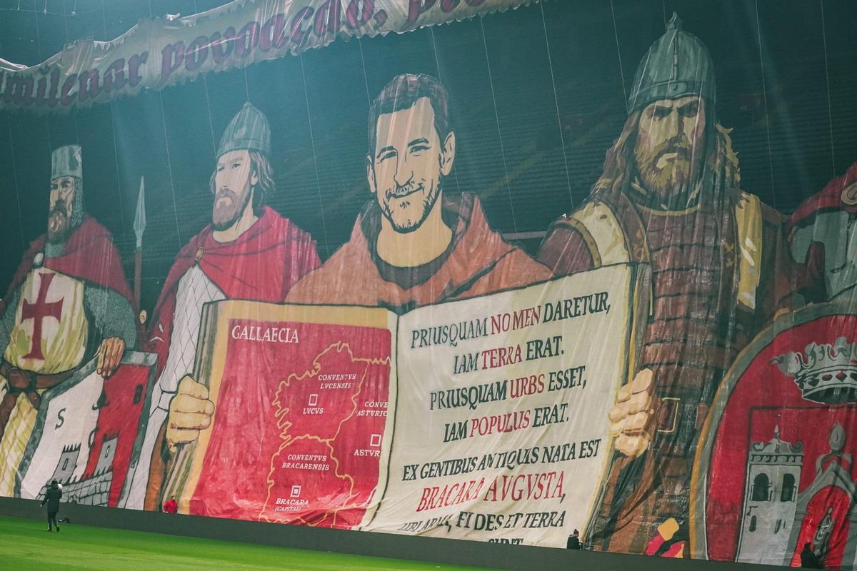 Detalle del tifo del Braga que la policía prohibió en el derbi del Miño