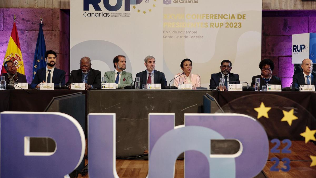 Los representantes de la Conferencia de Presidentes de las RUP reunidos en Santa Cruz de Tenerife.