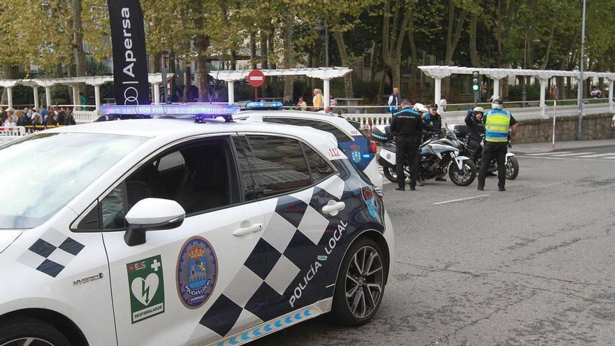 Al banquillo por conducción temeraria en Ourense: huyó de la Policía Local e hirió a dos agentes al colisionar contra un coche patrulla