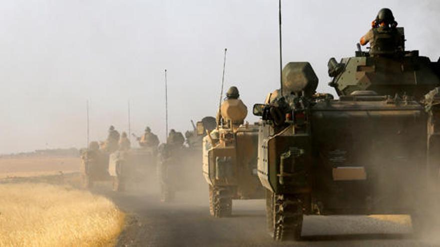 Tanques turcos, cerca de la frontera siria a la altura de Karkamis.