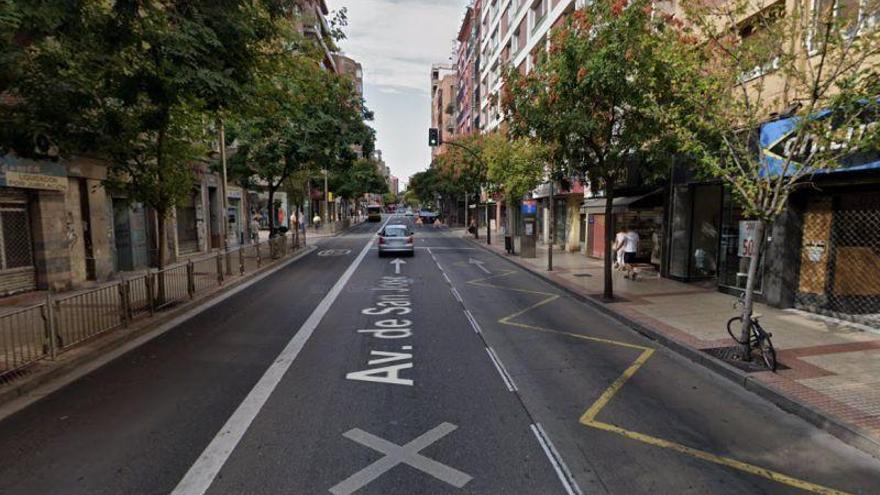 Un conductor se da a la fuga en Zaragoza en un choque en cadena en el que un motorista resultó herido