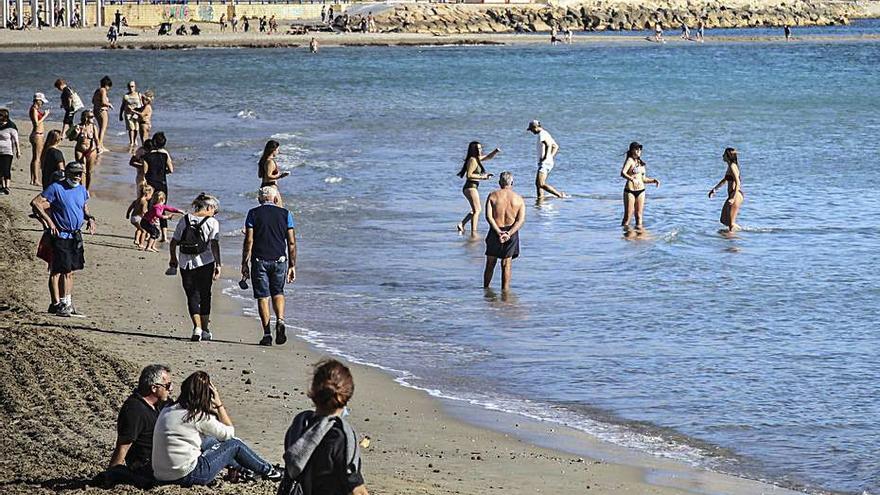 Imagen de la playa del Postiguet, este viernes.