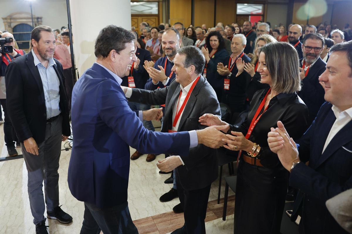 Óscar Puente y  José Ramón Gómez Besteiro en el Congreso Nacional Extraordinario del PSdeG-PSOE