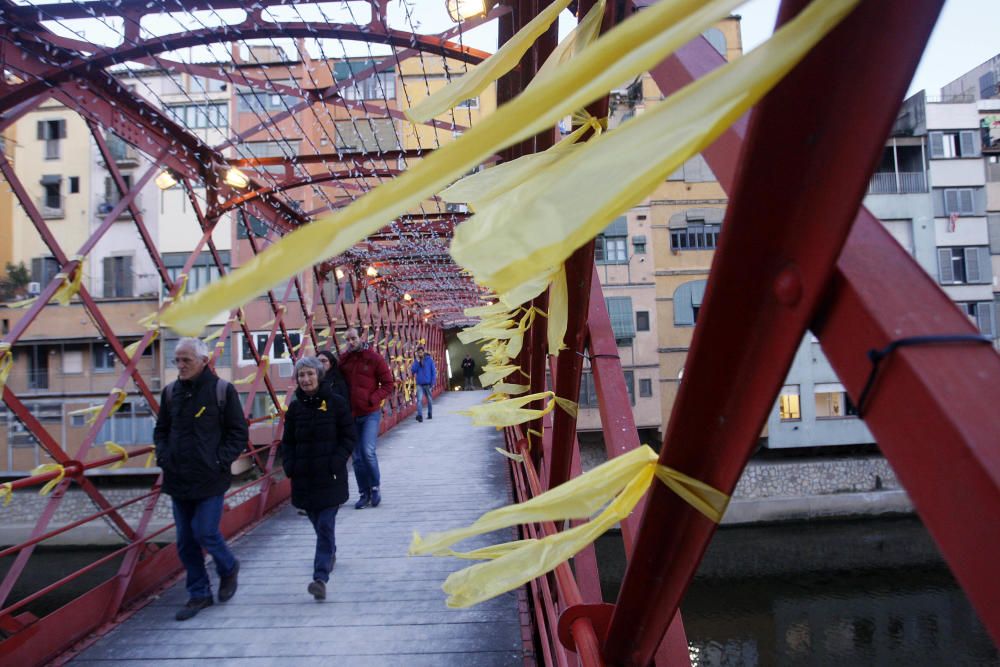 Llacets grocs al Pont de les Peixateries Velles