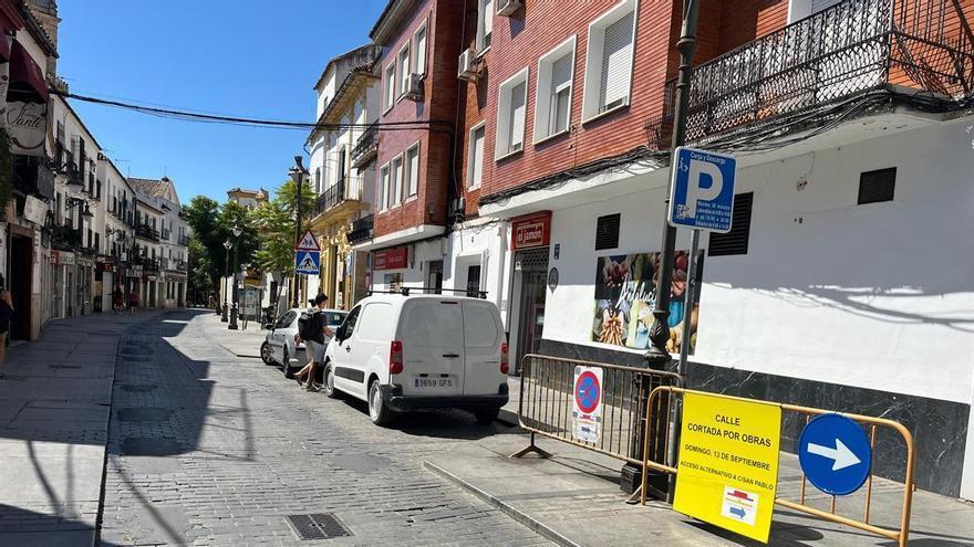 El Ayuntamiento de Córdoba corta el tráfico en el eje San Lorenzo-Realejo este domingo para la instalación de una grúa