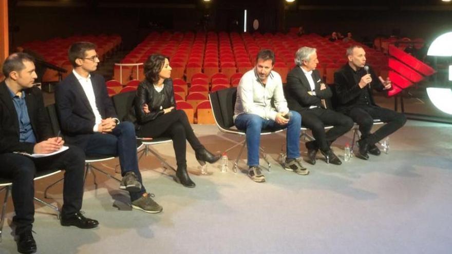 Un moment de la presentació del programa &#039;Jo pregunto&#039; al teatre Conservatori de Manresa.