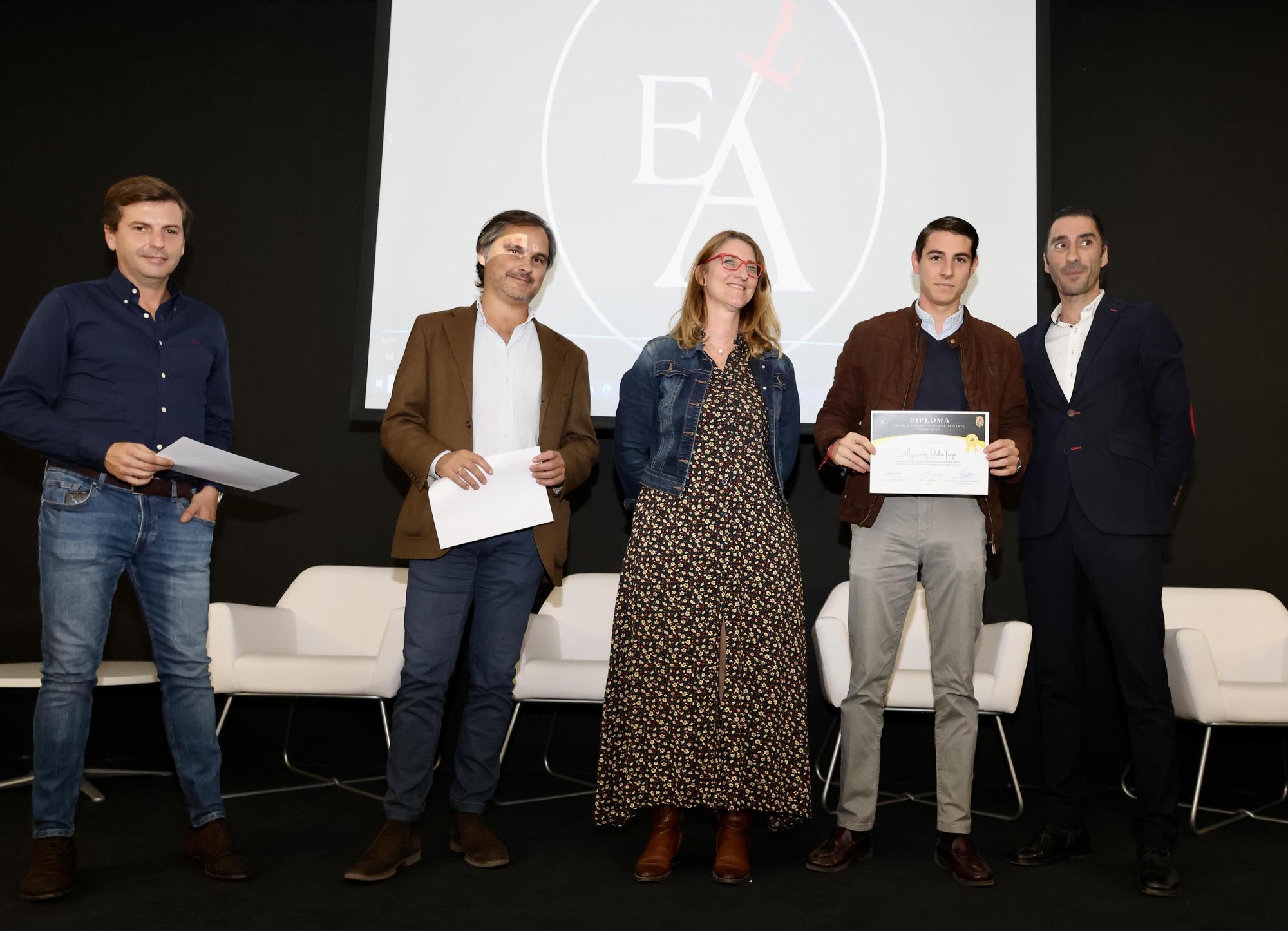 Entrega de diplomas de finde curso a los alumnos de la Escuela Taurina de Alicante