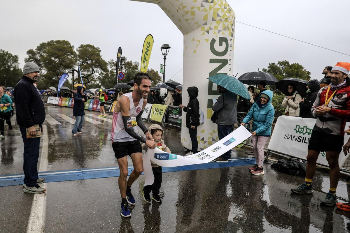 Toni Mercadal Roldán (Joan Comes)  y María del Mar González, fueron los ganadores de la FNG San Silvestre Palma