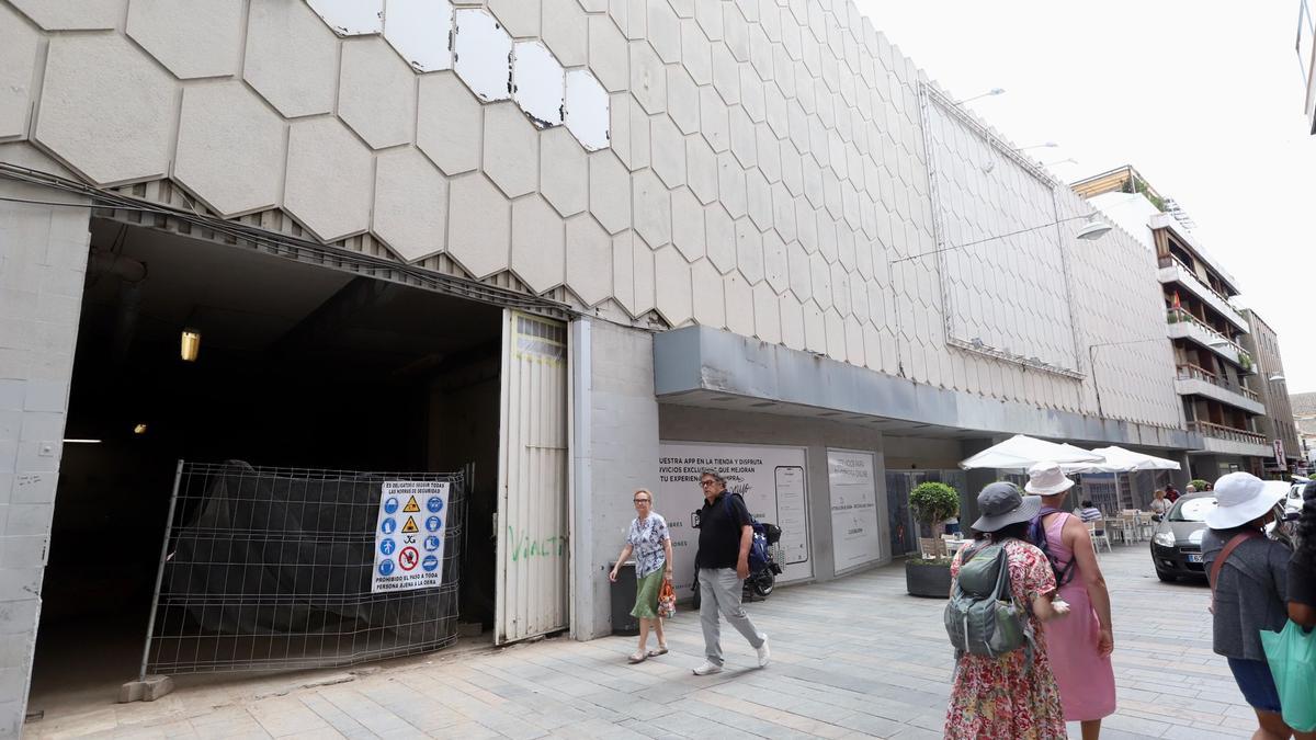 Inicio de los trabajos para hacer un centro comercial en el antiguo Simago.