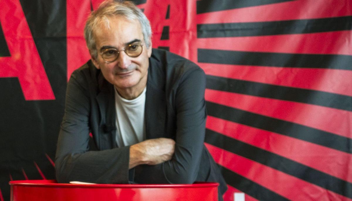 Olivier Assayas: "La pandèmia va acabar sent el símbol d’un fracàs col·lectiu" Olivier Assayas: "La pandèmia va acabar sent el símbol d’un fracàs col·lectiu"