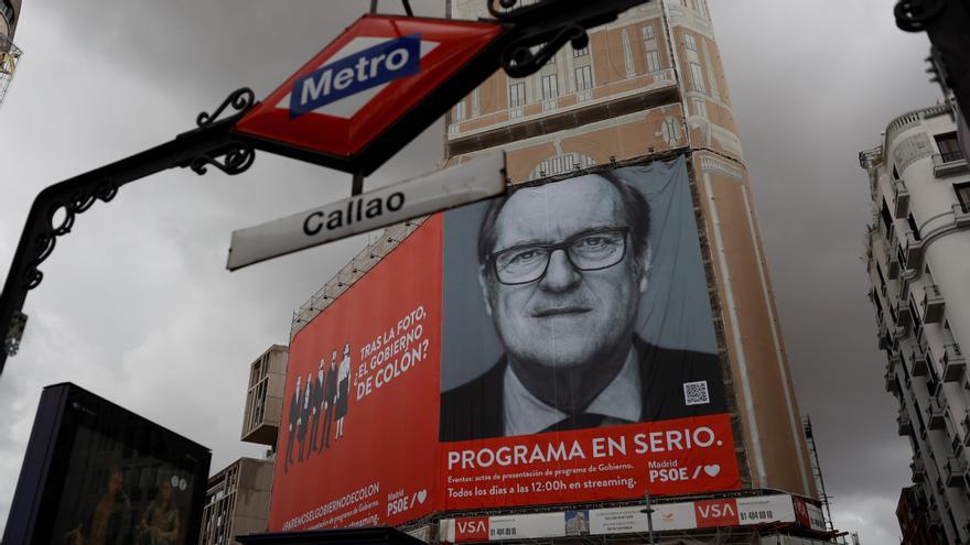 La lona que promociona la candidatura de Ángel, Gabilondo en Madrid.