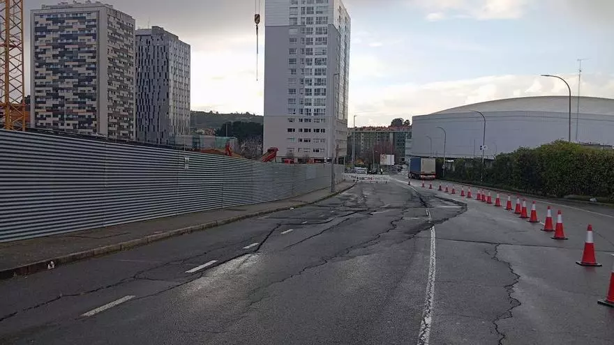 Hundimiento de la calzada en la calle Francisco Pérez Carballo