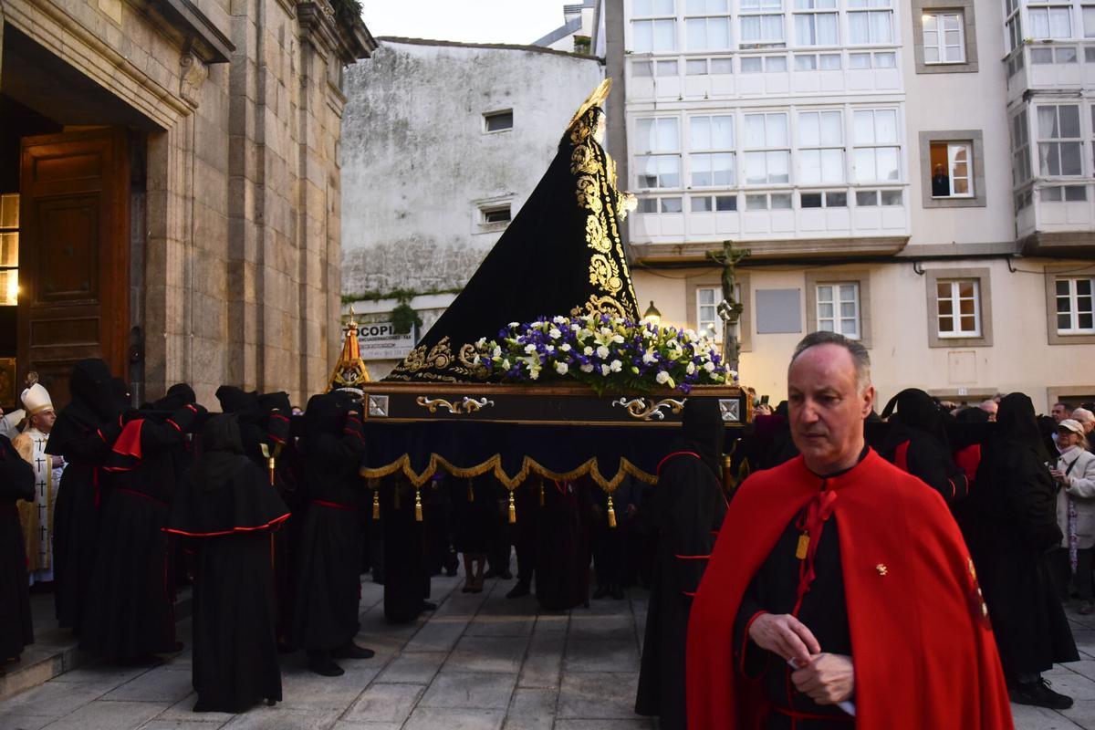 El arzobispo de Santiago presidió este viernes la procesión de la Virgen de los Dolores en A Coruña. El arzobispo de Santiago presidió este viernes la procesión de la Virgen de los Dolores en A Coruña.