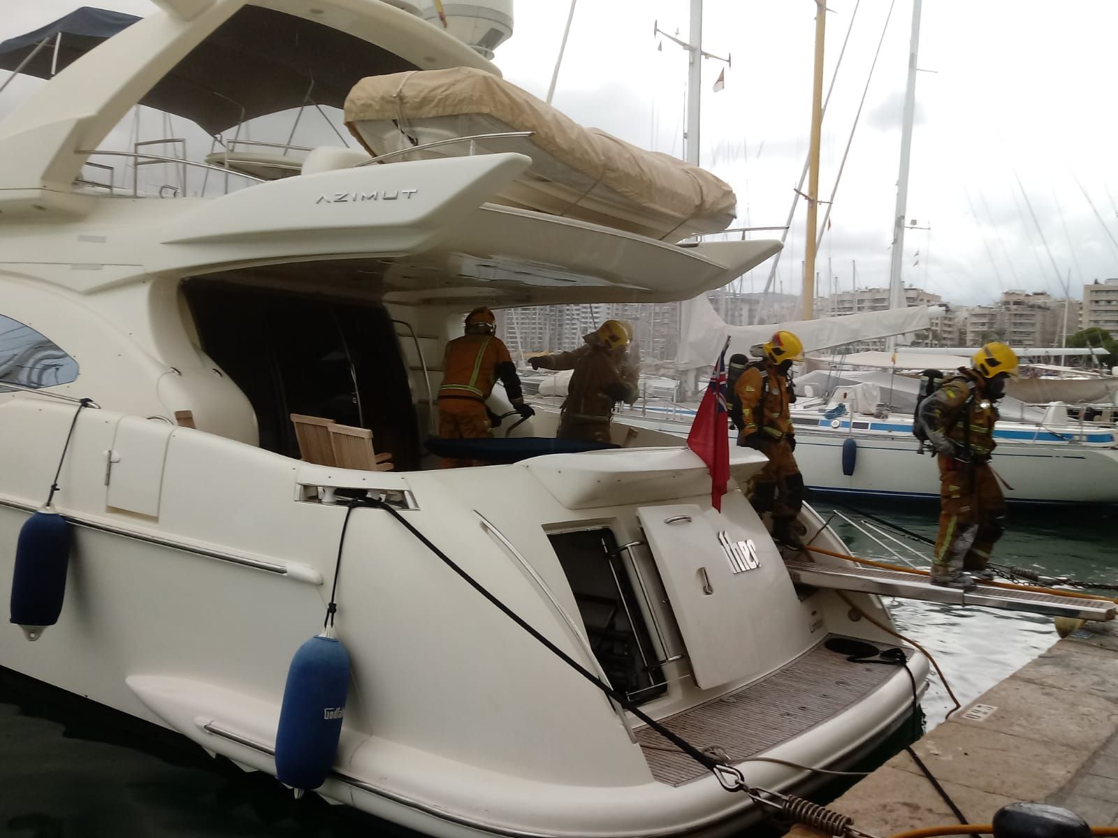 Incendio de un barco en el Moll Vell de Palma