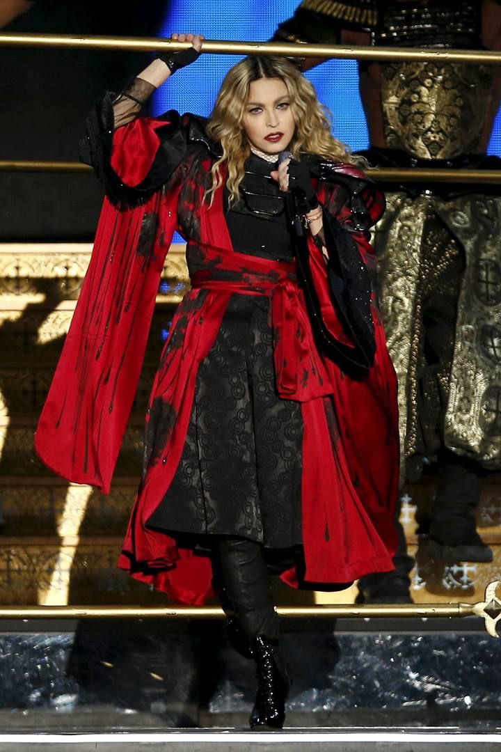 La cantante Madonna ofreció un concierto ayer en París donde se acordó de todas las víctimas