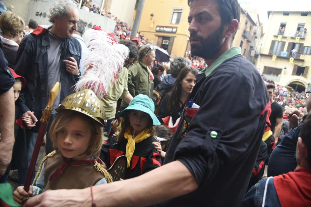 La Patum infantil omple la plaça de Sant Pere