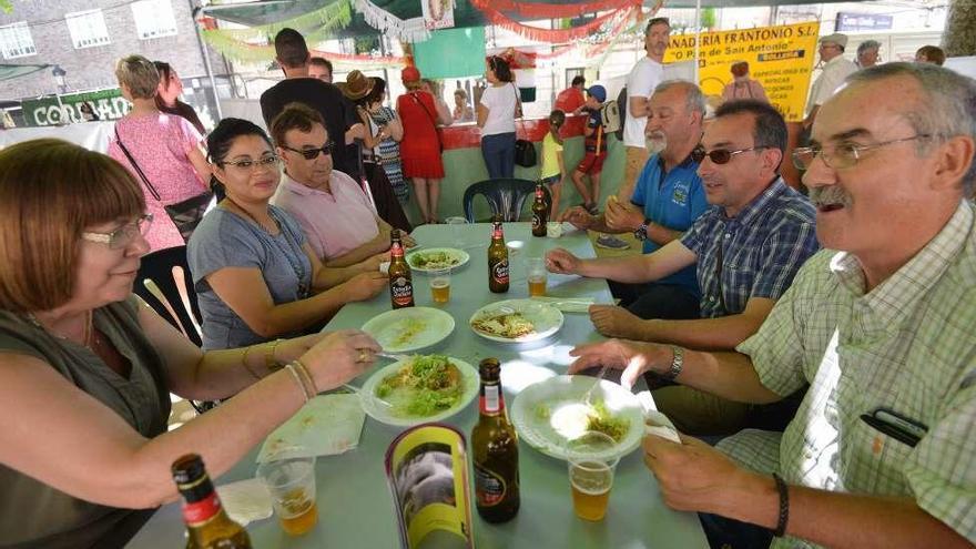 Público asistente a la fiesta gastronómica de ayer. // Gustavo Santos