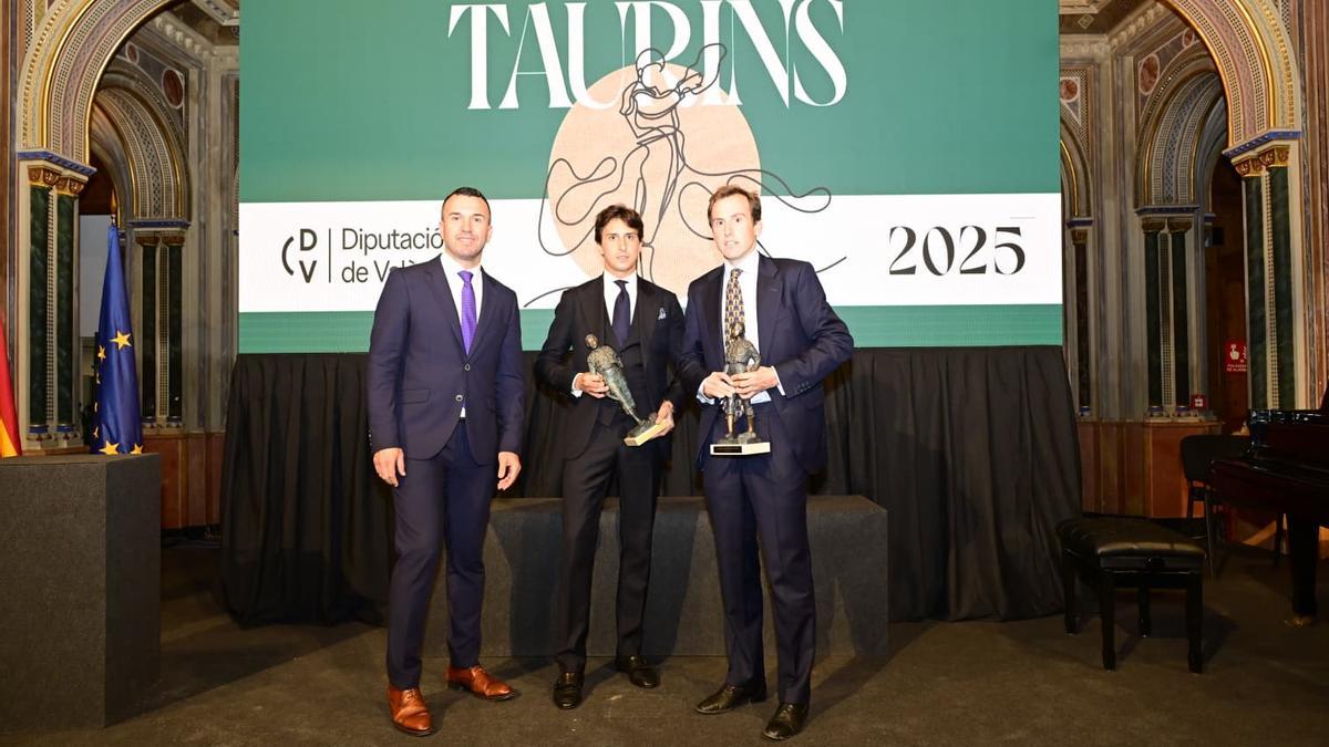 La gala de los premios taurinos de la Diputación de Valencia con Roca Rey, en imágenes