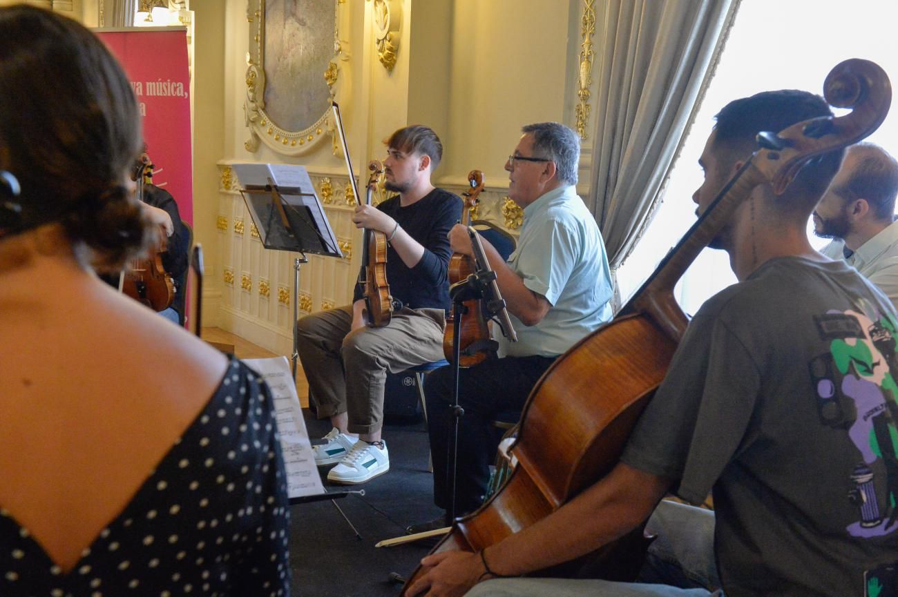 Encuentro con el joven violonchelista Kevin Santana en el Gabinete Literario