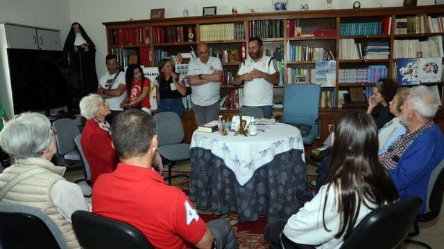 Asistentes durante la charla preparatoria. |  Noé Parga