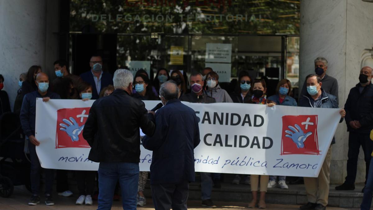 Concentración a las puertas de la Junta en Zamora.