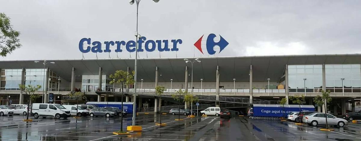 Exterior de un Carrefour.