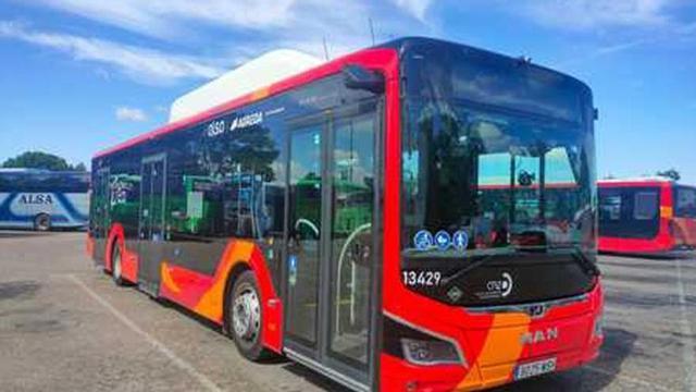 Uno de los autobuses que operan en Cuarte de Huerva.