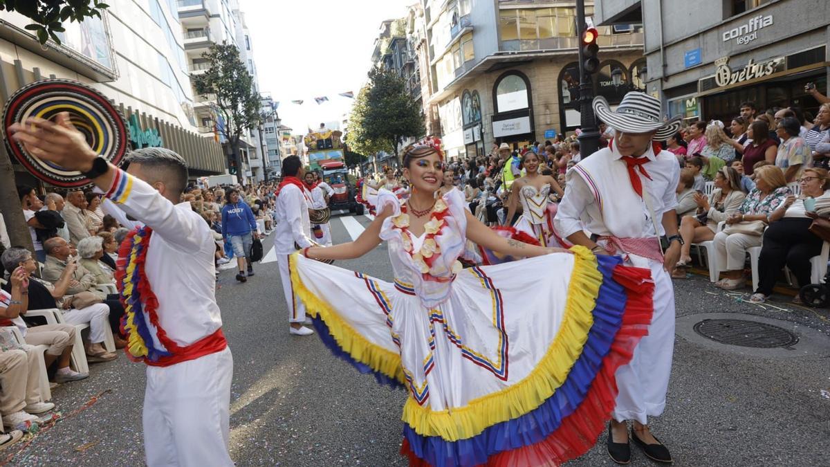 DESFILE DEL DÍA DE AMÉRICA EN ASTURIAS