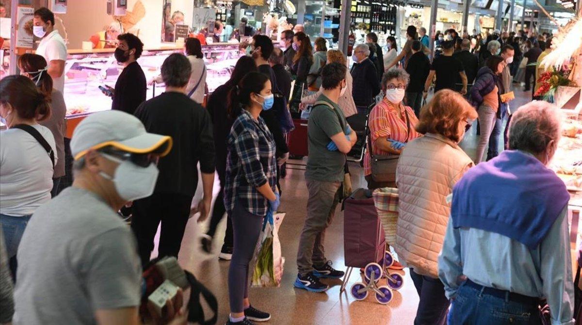 zentauroepp53231267 barcelona  25 04 2020  sociedad   afluencia de gente en el m200425143156
