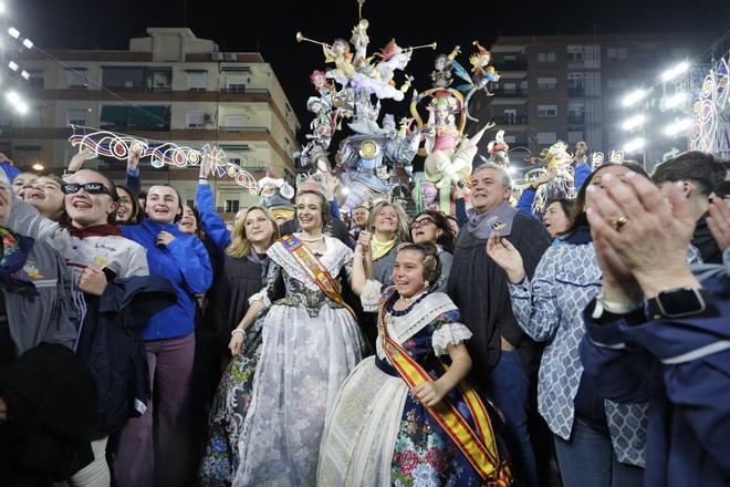 Alegría desbordante en l'Antiga de Campanar al dar la sorpresa en Especial